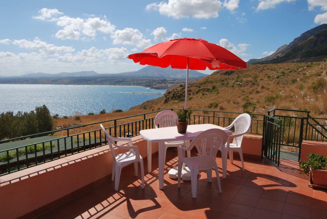 Casa Vacanze La Terrazza Sul Golfo Кастеламаре дел Голфо Екстериор снимка