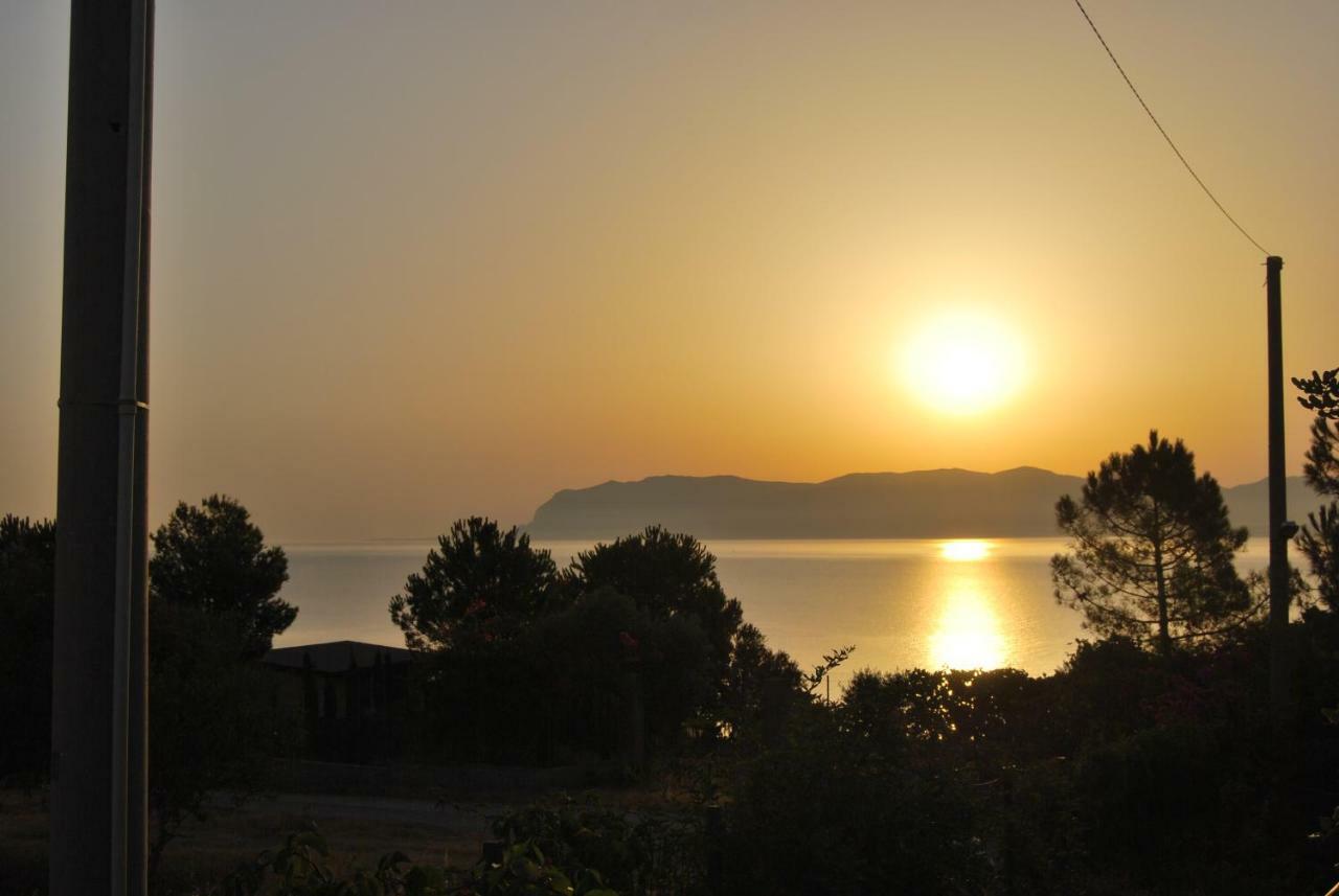 Casa Vacanze La Terrazza Sul Golfo Кастеламаре дел Голфо Екстериор снимка